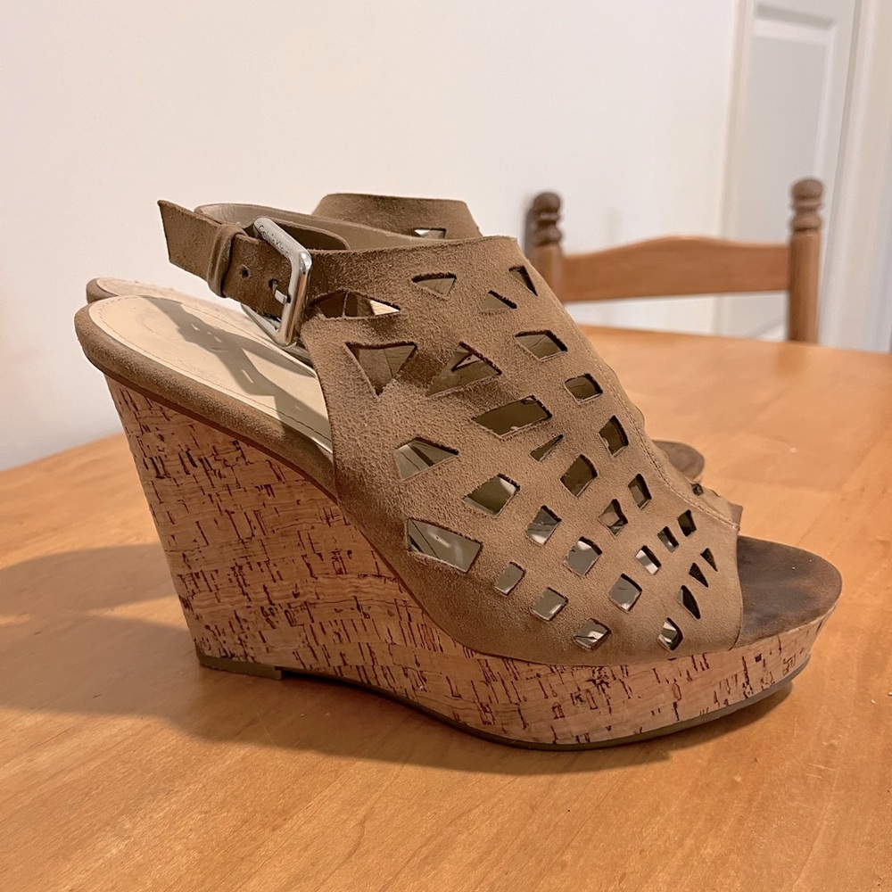 Calvin Klein women’s size 9 wedge. Tan.